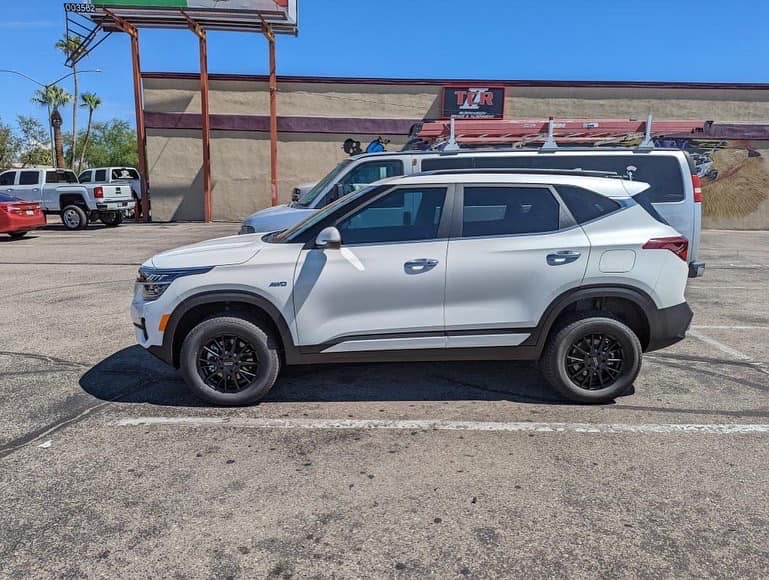 2019-2023 Kia Seltos SUV &amp; 2018-2023 Hyundai Kona SUV - 2.0" Front and 2.0" Rear Lift Kit with Shock Shaft Extensions #304024
